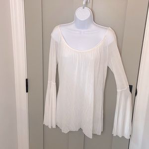 Bailey 44 white wide sleeve blouse. (M)